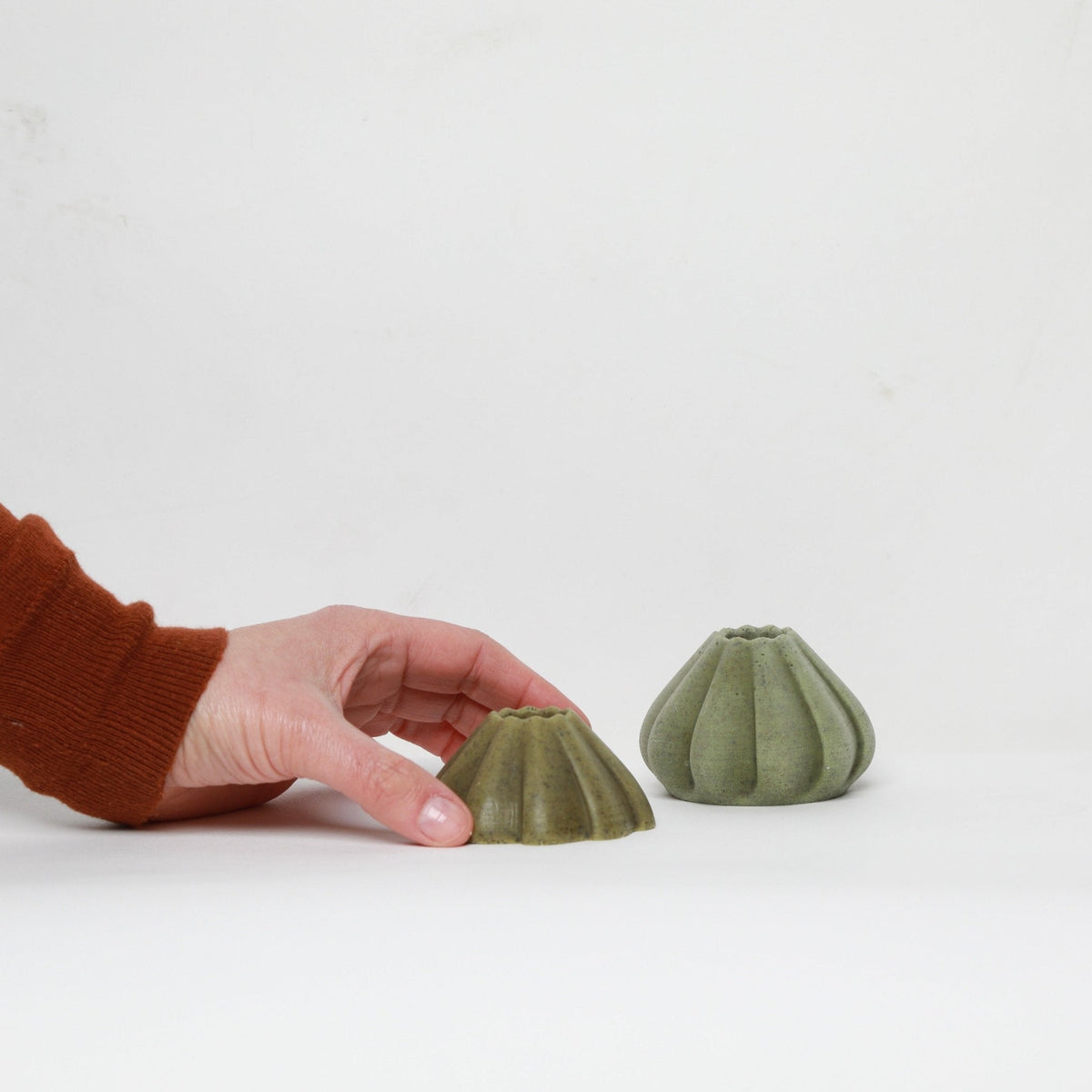 candle-holder-waste-artichoke-leaves-atelier-barb-the_home_of_sustainable_things_