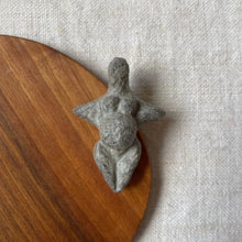 Load image into Gallery viewer, kybelle-brooch-paper-waste-burcu-sulek-the_home_of_sustainable_things_1