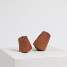 Load image into Gallery viewer, oscillating-vase-hardwood-offcuts-sophia-elouise-the_home_of_sustainable_things_001