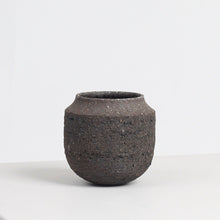 Load image into Gallery viewer, strata_vase_sustainable_ceramics_studio_perring_the_home_of_sustainable_things_2