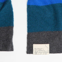 Load image into Gallery viewer, wind_knitted_scarf_merel_karhof_the_home_of_sustainable_things_11