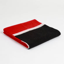 Load image into Gallery viewer, wind_knitted_scarf_merel_karhof_the_home_of_sustainable_things_23