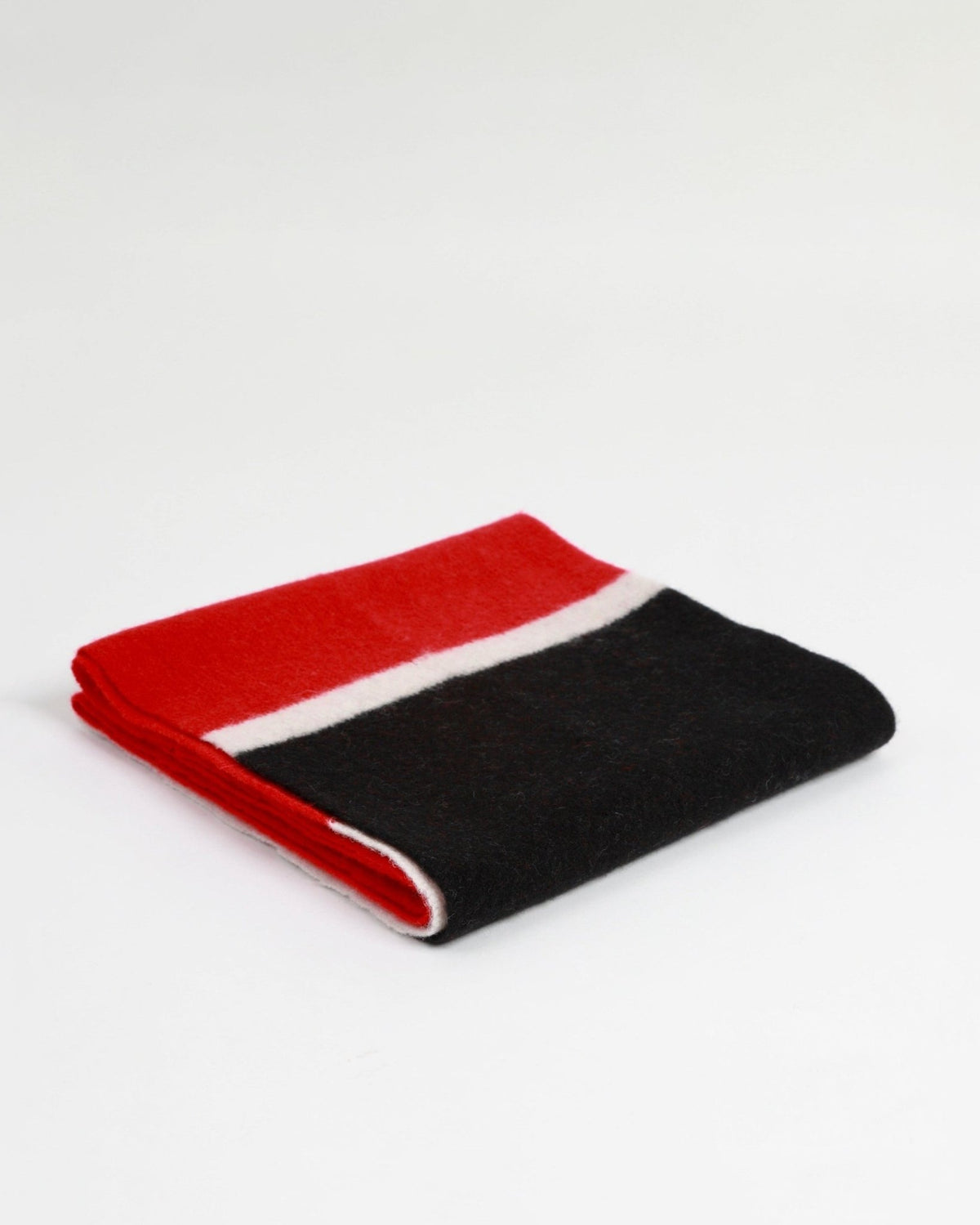 wind_knitted_scarf_merel_karhof_the_home_of_sustainable_things