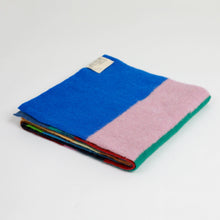 Load image into Gallery viewer, wind_knitted_scarf_merel_karhof_the_home_of_sustainable_things_7