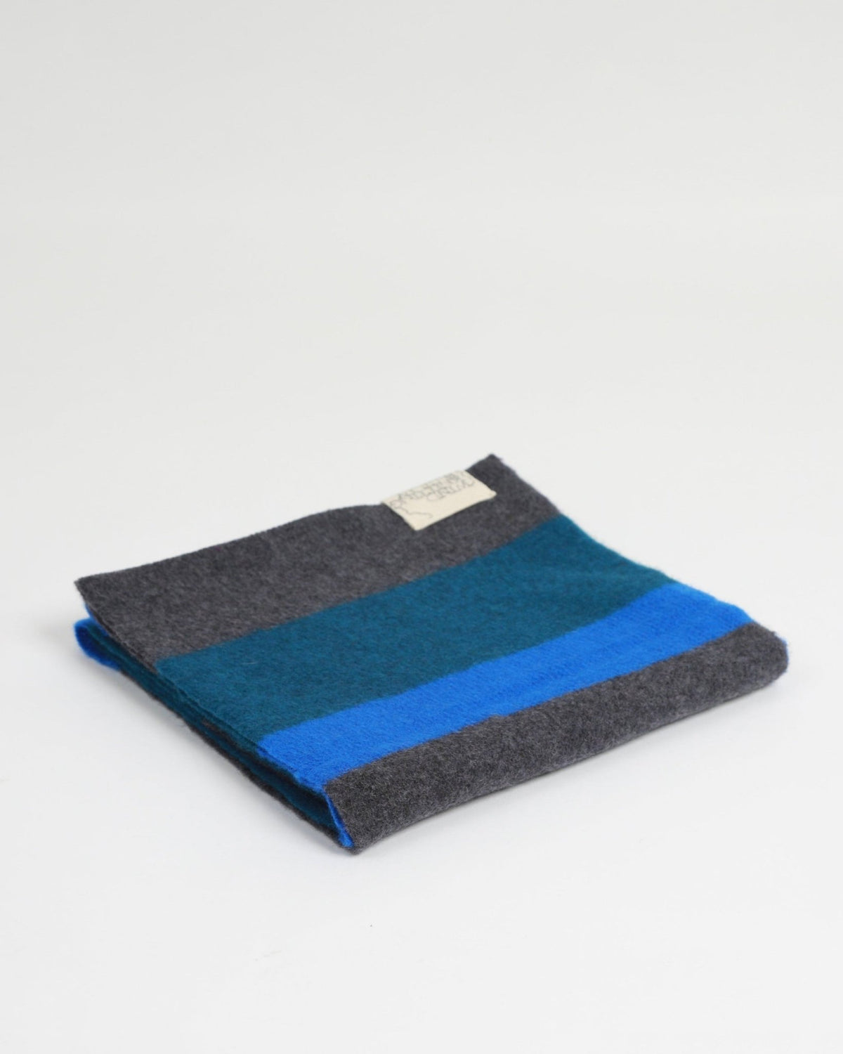 wind_knitted_scarf_merel_karhof_the_home_of_sustainable_things