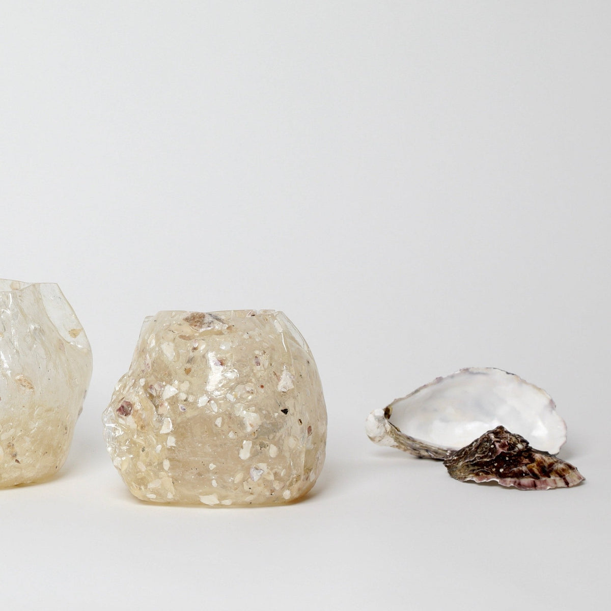 censis-rubliss-couteaux-vases- vegetal-glass-oyster-shells-cornstarch-the_home_of_sustainable_things 