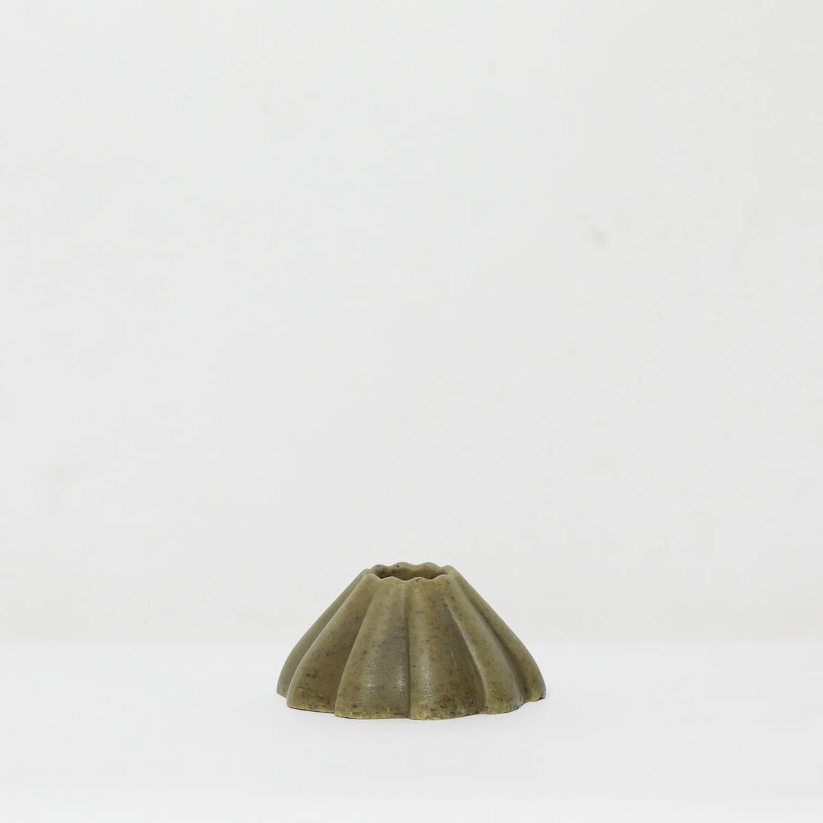 candle-holder-waste-artichoke-leaves-atelier-barb-the_home_of_sustainable_things