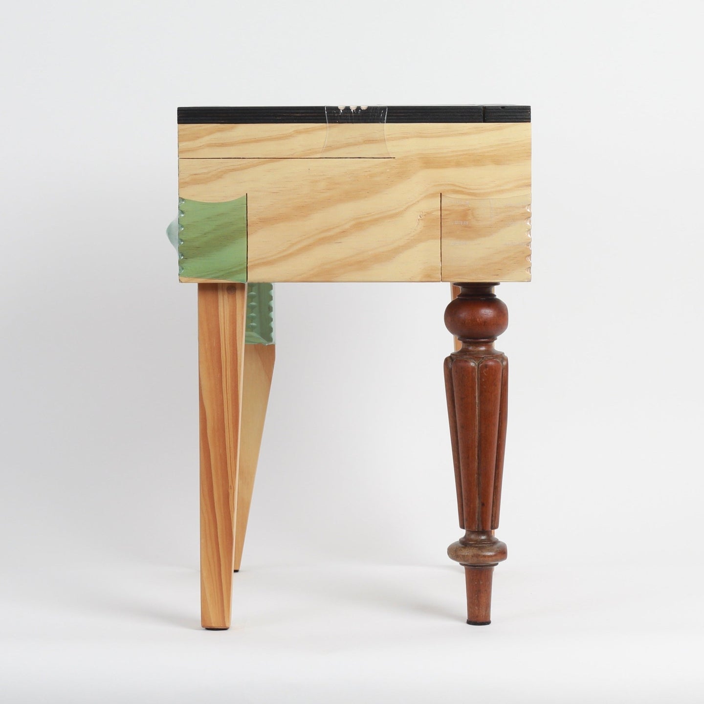 joining-bottles-sbox-stool-ide-table-wood-offcuts-plastic-bottles-micaella-pedros-the_home_of_sustainable_things_3