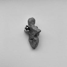 Load image into Gallery viewer, kybelle-brooch-paper-waste-burcu-sulek-the_home_of_sustainable_things_2
