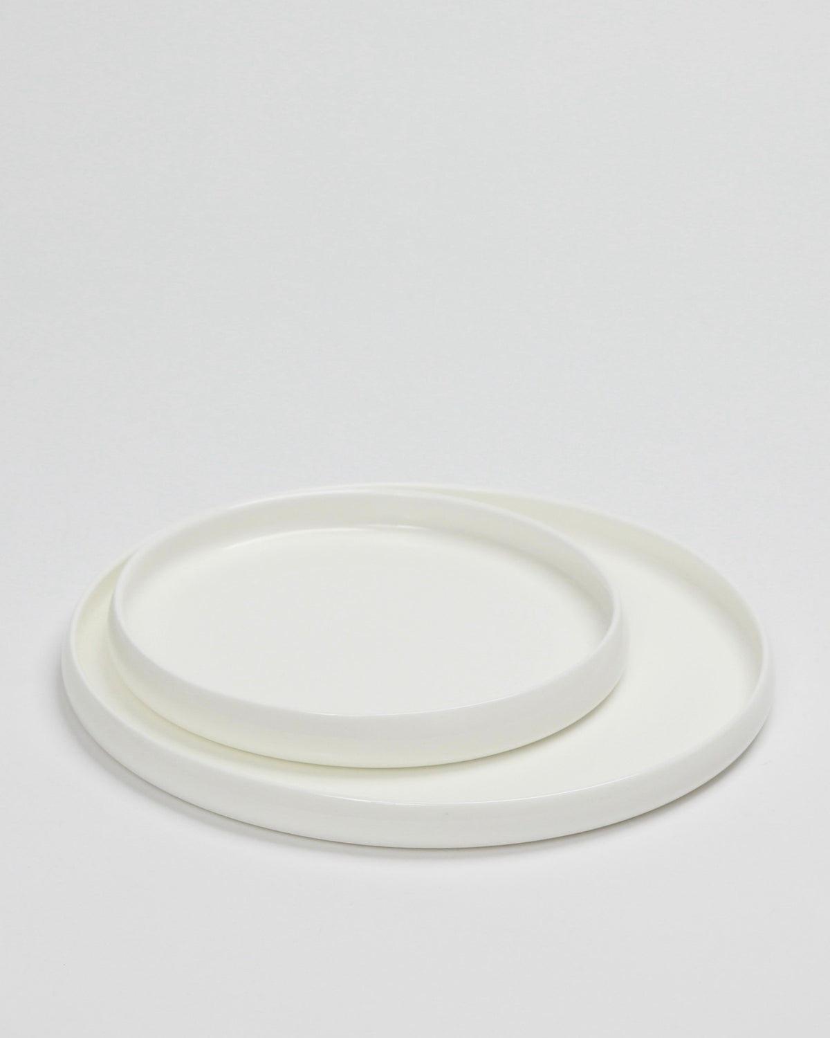  luna-dinner_plate_side_plate_made-from-a-minimum-50-calcified-animal-bones_caroline_couzens_the_home_of_sustainable_things_03
