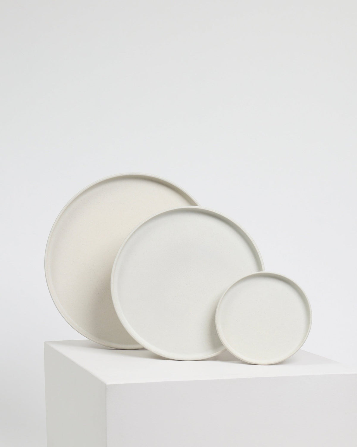 recinder_rosy_napper_low_carbon_dinner_plate_scrap_ceramic_ismall_plate_the_home_of_sustainable_things_2013