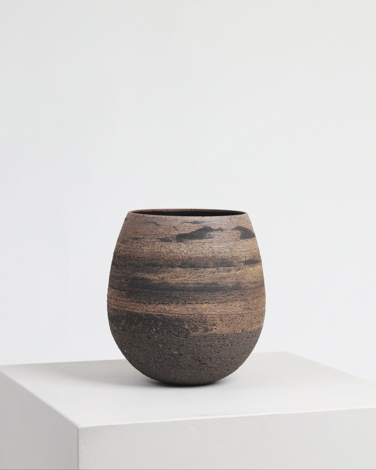 strata_vase_sustainable_ceramics_studio_perring_the_home_of_sustainable_things_1111
