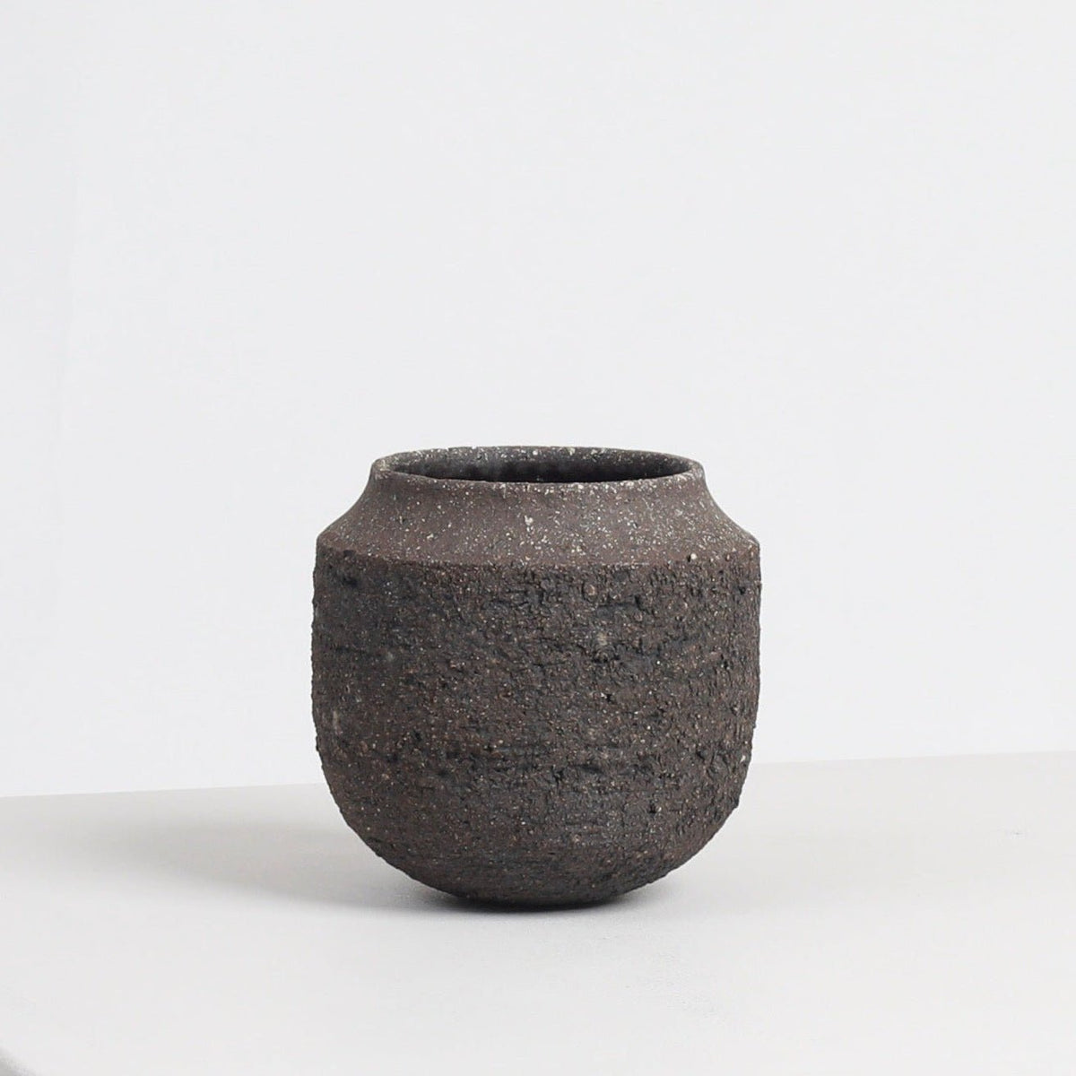 strata_vase_sustainable_ceramics_studio_perring_the_home_of_sustainable_things_2