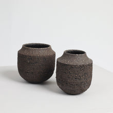 Load image into Gallery viewer, strata_vase_sustainable_ceramics_studio_perring_the_home_of_sustainable_things_6
