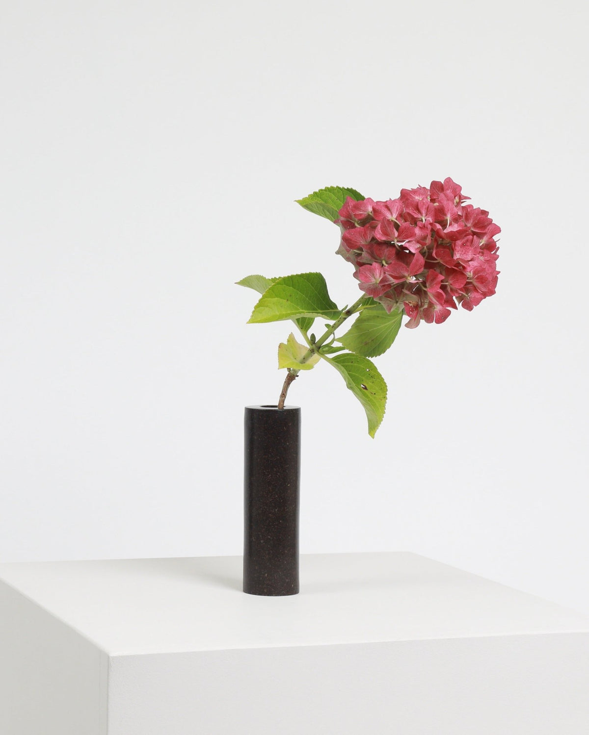 vase_cow_manure_studio_mafa_the_home_of_sustainable_things_33