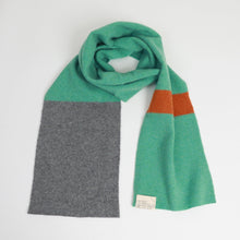Load image into Gallery viewer, wind_knitted_scarf_merel_karhof_the_home_of_sustainable_things_17
