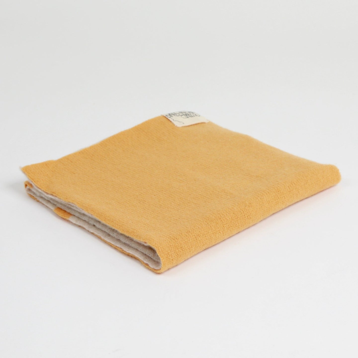 wind_knitted_scarf_merel_karhof_the_home_of_sustainable_things_1