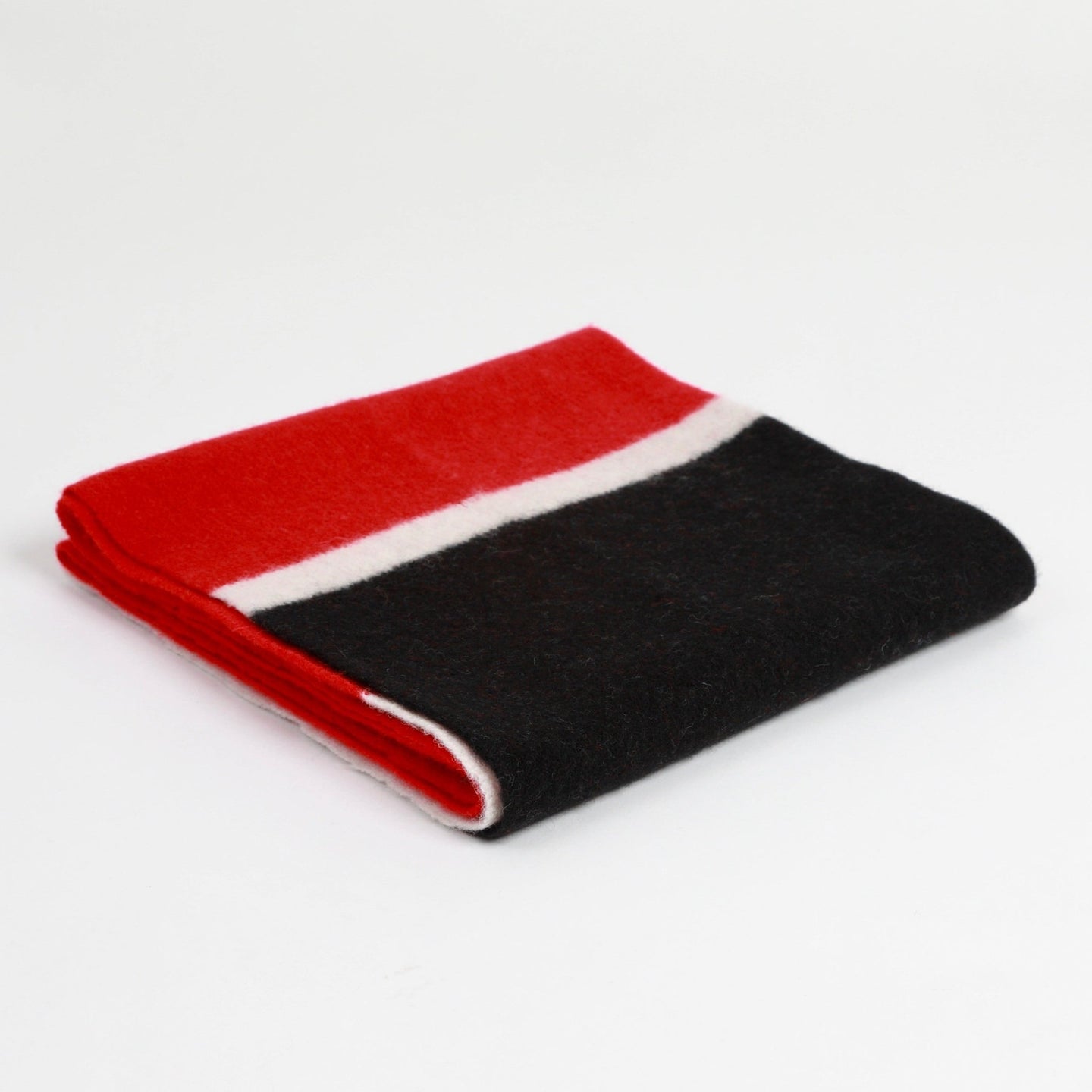 wind_knitted_scarf_merel_karhof_the_home_of_sustainable_things_23