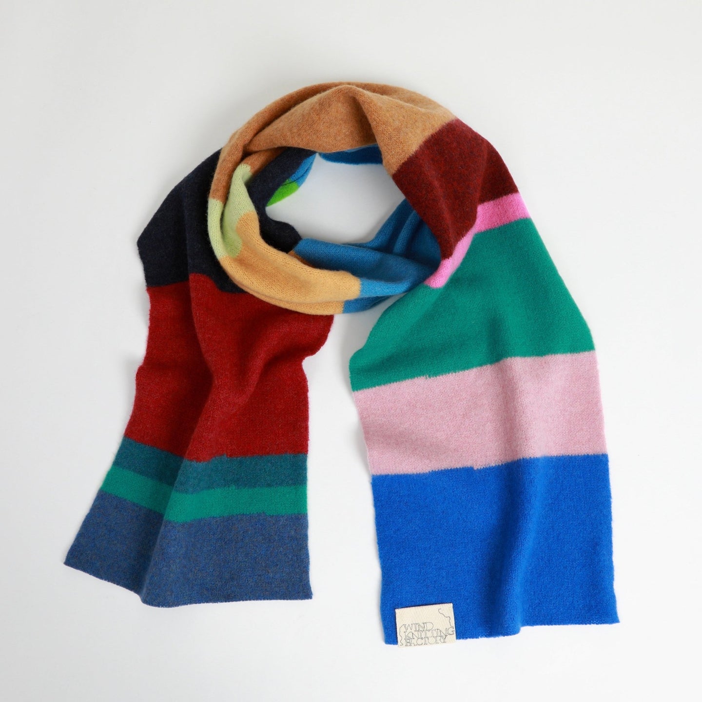 wind_knitted_scarf_merel_karhof_the_home_of_sustainable_things_4