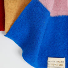 Load image into Gallery viewer, wind_knitted_scarf_merel_karhof_the_home_of_sustainable_things_6
