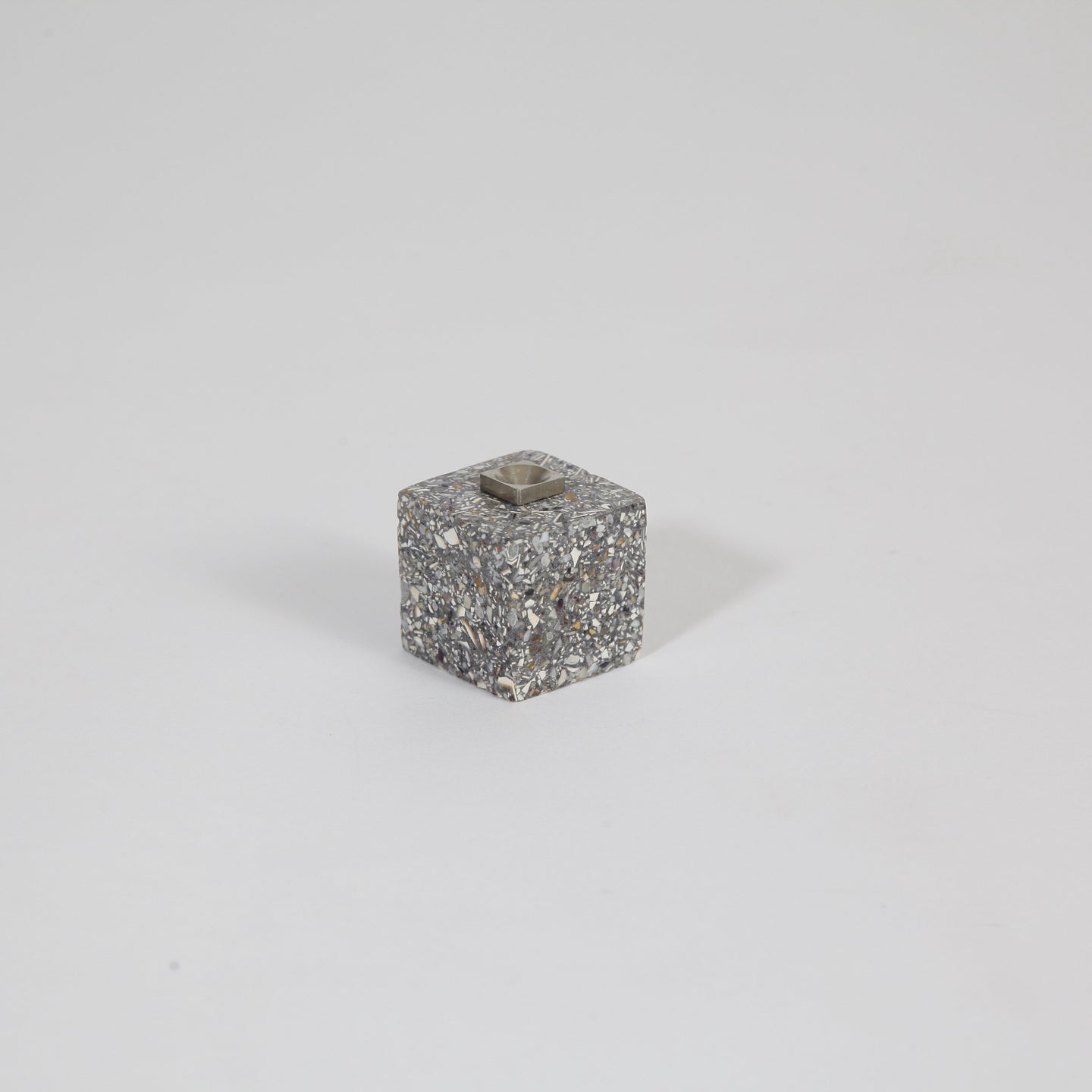 the-home-of-sustainable-things-block-single-handle-made-from-food-waste-rius-studio